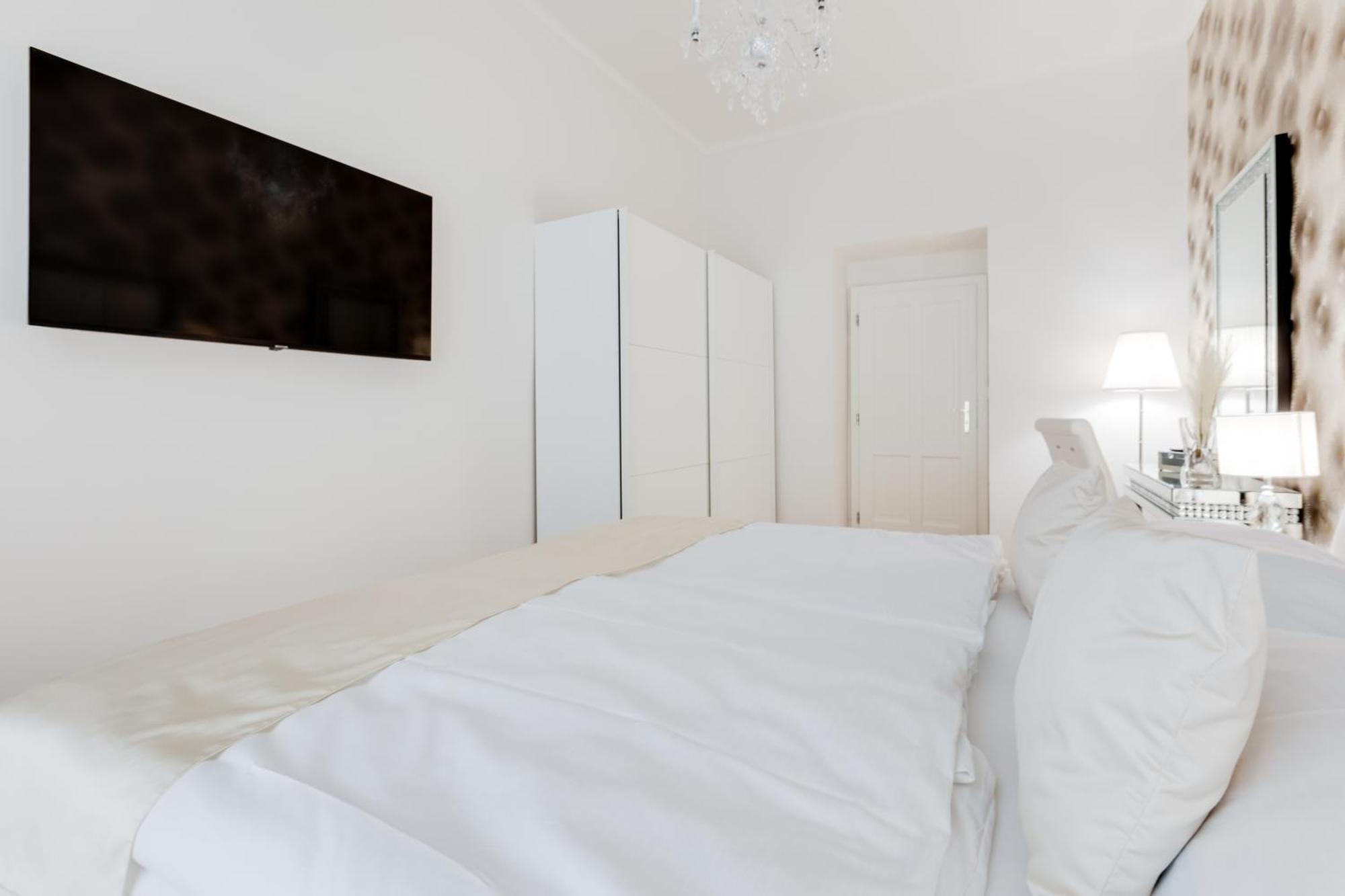 Luxury Riverside In The Center Of Apartment Prague